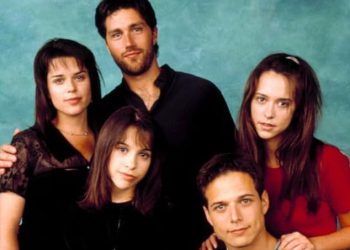 Prokletstvo stranke od pet: Kako se izložbena drama iz hit 90 -ih izlila u stvarni život za članove glumaca