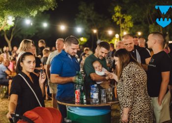 Proložac još jednom zablistao uz Prološku kužinu: Fešta za pamćenje uz mnogobrojne posjetitelje, mirise domaće hrane i note klape Kampanel