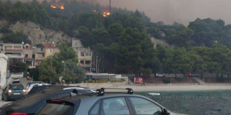 Prometni kolaps na izlazu iz Splita zbog požara u Krilu