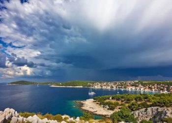 Promjenjivo uz južinu, lokalno kišu, grmljavinu i olujno nevrijeme!