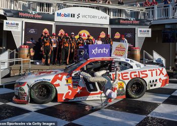 Proslava pobjede vozača NASCAR -a pogriješila je jer je 19 -godišnja zvijezda, 19 godina, prevezena u bolnicu