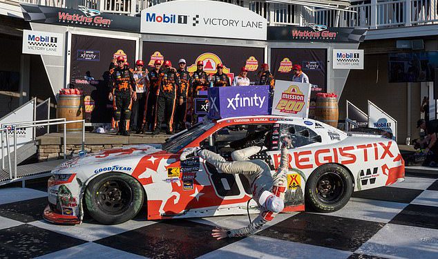 Proslava pobjede vozača NASCAR -a pogriješila je jer je 19 -godišnja zvijezda, 19 godina, prevezena u bolnicu