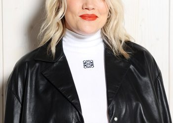 Publika je ostavljena šokirana Emerald Fennellom ‘agresivno provokativni’ film o Wuthering Heights koji sadrži „Scena seksa nadahnuta BDSM-u ‘