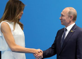 Putin ‘odmah’ pročitao pismo Melanije Trumpa ispred delegacija na samitu Aljaske, izvještajne tvrdnje
