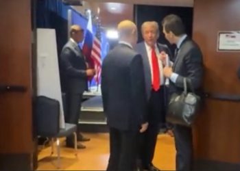 Putinu su pred Trumpom doslovno kleckala koljena: Pogledajte video, ovo nije moguće