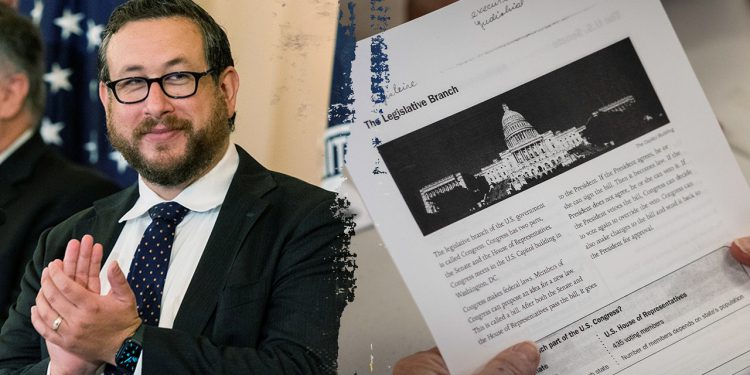 Ravnatelj USCIS -a naziva testom naturalizacije “previše lagano”, želi remont