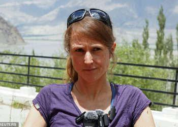 Razorni penjačka partnerica njemačkog olimpijca Laura Dahlmeier opisuje srčanu odluku da ostavi svoju prijateljicu u pakistanskim planinama nakon što ju je kobno pogodila ‘Ogromna stijena’