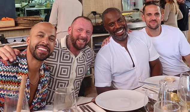 Rochelle Humes podiže obrve dijeleći sliku Myleene Klass ‘bivšeg supruga Grahama Quinna u Ibizi nakon što je radio domaćin tvrdio da ju je’ varao sa slavnom osobom ‘