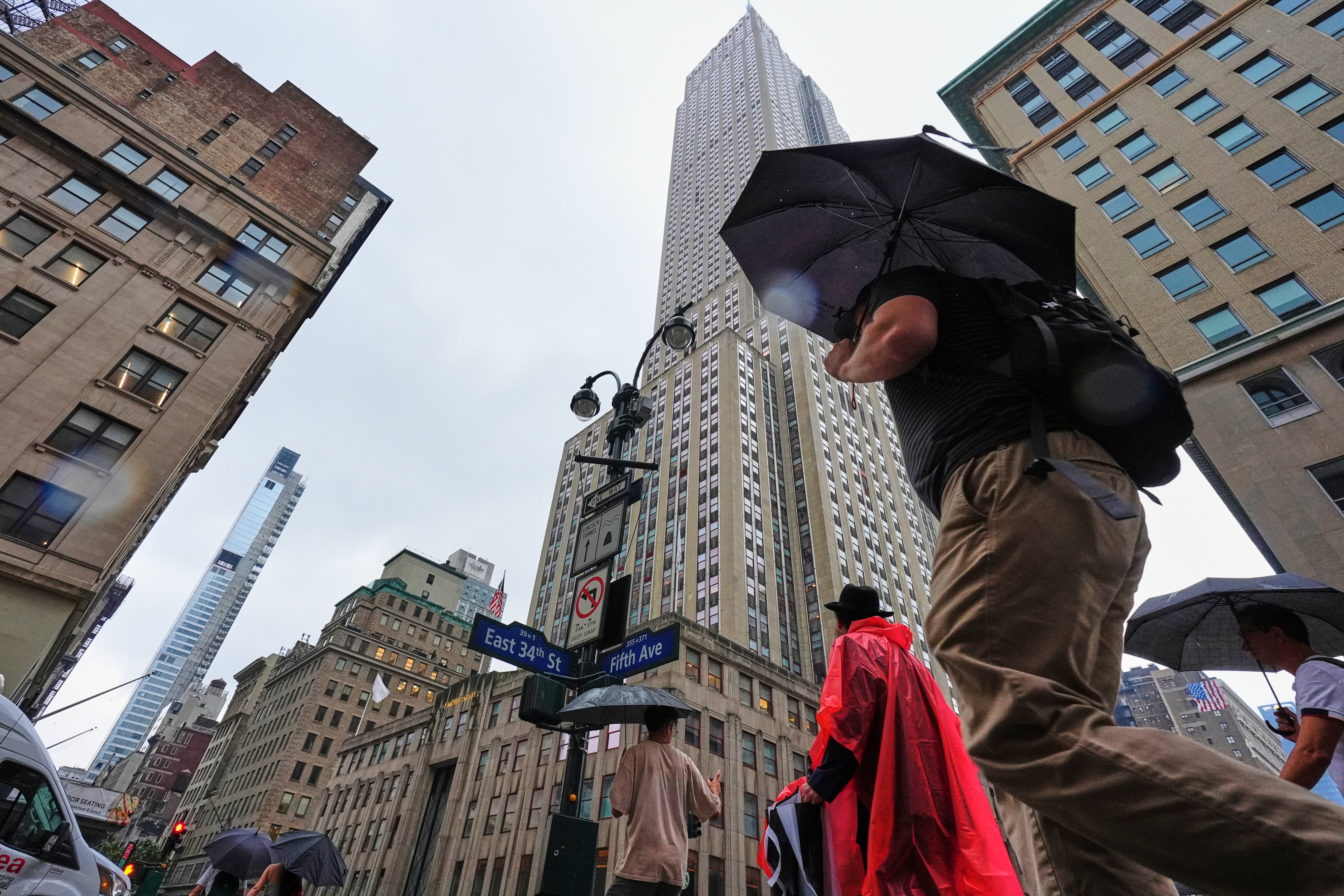 Prognozirano je do pet centimetara kiše za New York City, a stope oborina do 3 inča na sat