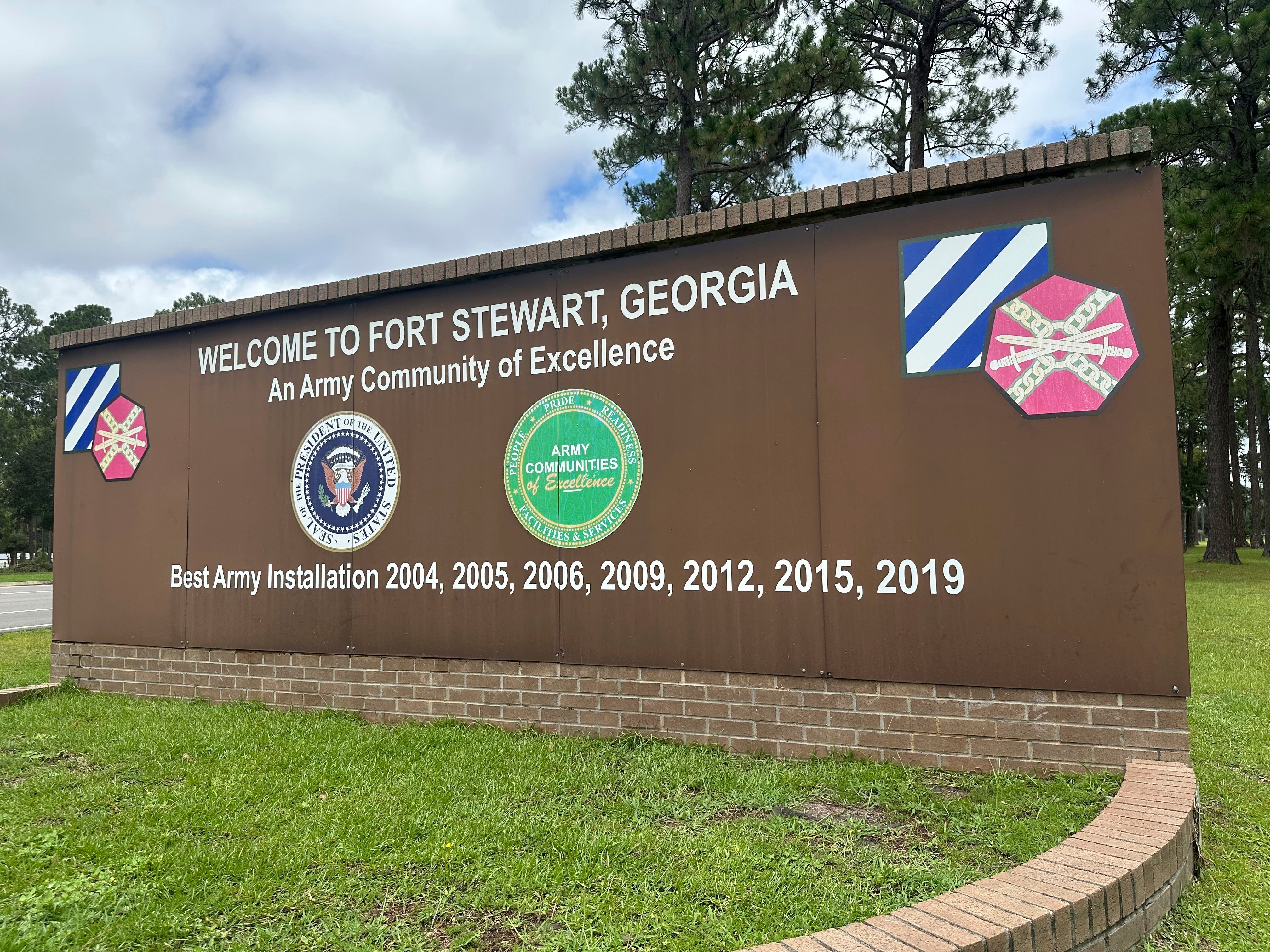 Fort Stewart trenira i raspoređuje aktivne i rezervne vojske, prvenstveno pripadnike 3. pješačke divizije.