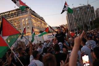 Pro-palestinski prosvjednici vikuju slogane na Syntagma Trg tijekom prosvjeda, dio demonstracija koje se odvijaju širom Grčke, u Ateni, 10. kolovoza 2025. Reuters/Stelios Miminas