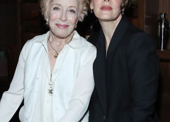 Sarah Paulson (50) i dugogodišnja partnerica Holland Taylor, 82, proslavljaju Pal’s Emmy nominaciju na večeri u Beverly Hillsu