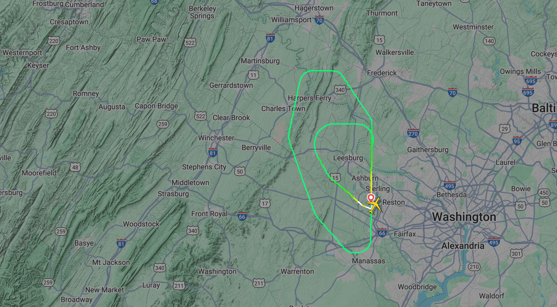 Snimke s Flightradar24 prikazuju zrakoplov koji kruži iznad zračne luke Washington Dulles