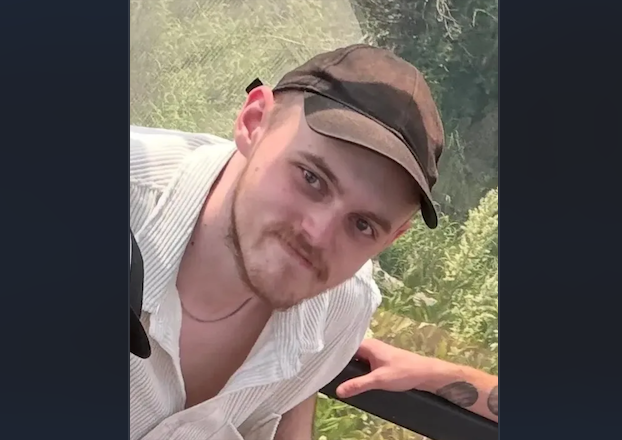 Blake Kieckhafer, 23, iz Omahe, prijavljen je nestao nakon što ga je vozač udjela u vožnji spustio u Nacionalni park Rocky Mountain u Coloradu 7. kolovoza 2025. godine. Obitelj ga je propustila 11. kolovoza.