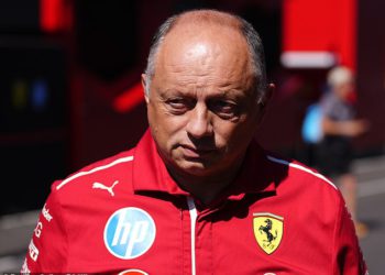 Šef Ferrarija kaže ‘Extreme’ Lewisu Hamiltonu da ‘ostane mirna’ dok upozorava 40-godišnjakinju njegovih javnih ispada ‘samo pogoršavaju stvari’