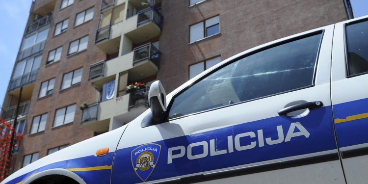 Šibenčani pitali: što se događa, lovi li nekoga policija? Glasnogovonica PU potvdila da je uhićen jedan muškarac