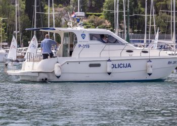 Šibenska pomorska policija kaznila 25 nautičara zbog nepropisnog glisiranja