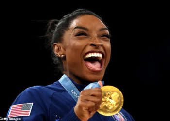 Simone Biles odbija isključiti Olimpijske igre Bombshell Povratak s nagovještajem o tri riječi o LA 2028