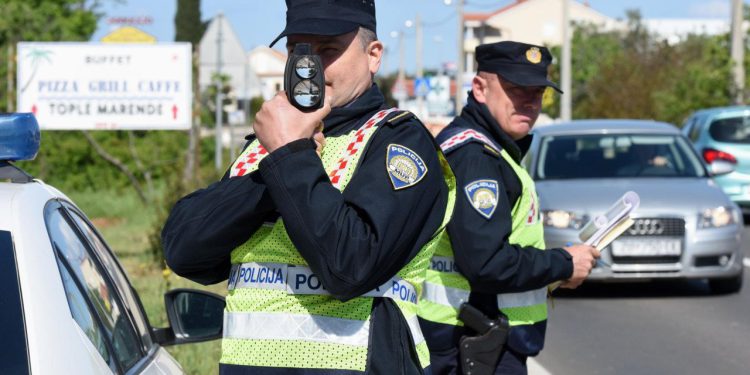 Slobodna Dalmacija – Ako ovo napravite, sigurno će vam oduzeti vozilo! ‘Opekao’ se vozač iz Zagore, morali ga vezati; sud ga ipak oslobodio
