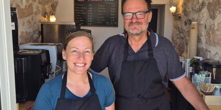 Slobodna Dalmacija – Antun i Grace prodali sve što imaju u Americi i otvorili kafić na Hvaru. Cijenama šokirali domaće: ‘Bez uvrede, ali…’
