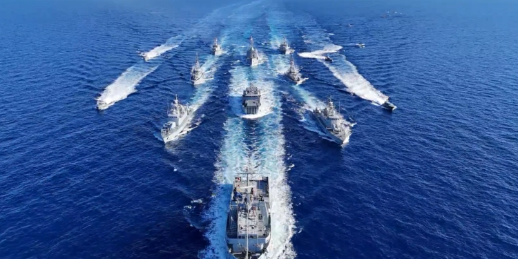 Slobodna Dalmacija – FOTO Spektakl u Bračkom kanalu! Pogledajte veličanstveni mimoplov hrvatskih ratnih brodova u splitskom akvatoriju