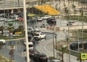 Slobodna Dalmacija – FOTO Splićane iznenadio pljusak, pogledajte prometni kolaps na Žnjanu. Čitatelj je sve snimio…
