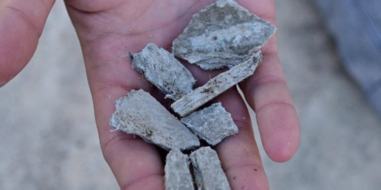 Slobodna Dalmacija – Glasnogovornik škvera ‘muti’ vodu i skreće pozornosti: ‘Pa, u Zagori imate hrpu azbesta! Blizu rijeke i kuća…’