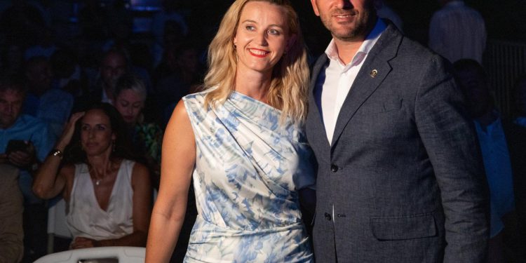 Slobodna Dalmacija – I splitski gradonačelnik sa suprugom Matildom stigao je u Sinj. Otkrio koliko je puta do sada hodočastio Gospi