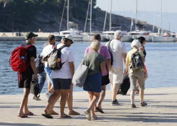Slobodna Dalmacija – Imamo službene podatke! Pale turističke brojke na najvećem dalmatinskom otoku; ‘glavni grad’ izgubio 20 tisuća noćenja