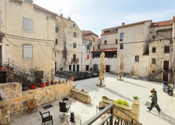 Slobodna Dalmacija – Iz Banovine objasnili zašto radovi u centru Splita kasne već dvije godine i izluđuju stanare: ‘Bit ćete najponosniji…’