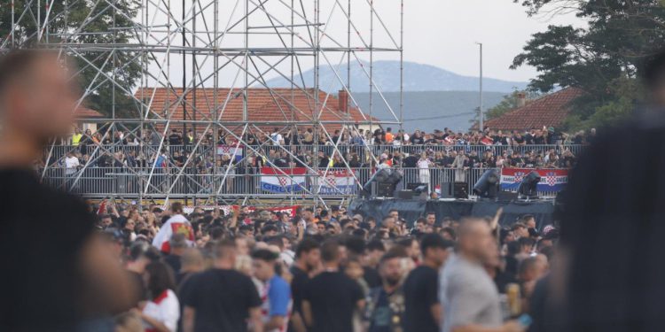 Slobodna Dalmacija – Javio nam se redar koji je iskusio sav kaos oko Thompsona: ‘Vrijeđali su nas, skoro pljuvali! A pisalo je…’