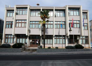 Slobodna Dalmacija – Jedva se konstituirali, svo već rošada; u Vijeće ulazi HDZ-ova doktorica i iskusna vijećnica, pred njima su teški dani