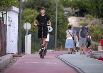 Slobodna Dalmacija – Kad će prestat ovo ludilo!? Dječak teško nastradao nakon pada s romobila na Žnjanu; još je u splitskoj bolnici