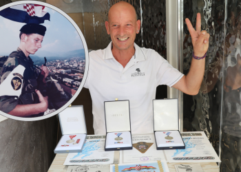 Slobodna Dalmacija – Mišo je među prvima ušao u Knin, a umalo je rat dočekao u uniformi JNA: ‘Tuđman mi je dao ruku, a Rađa zastavu Hajduka’