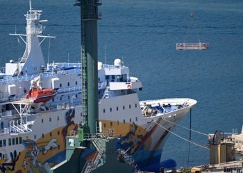 Slobodna Dalmacija – Na azbestnom brodu u škverskoj luci počelo uklanjanje namještaja, nakon toga slijedi ono od čega Splićani strahuju