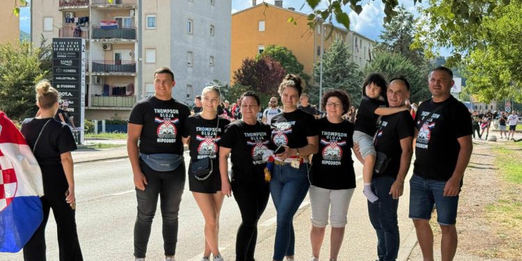 Slobodna Dalmacija – Naišli smo na veselu ekipu Slavonaca koji su došli u Sinj umjesto u Zagreb: ‘Iskreno, očekivali smo…’