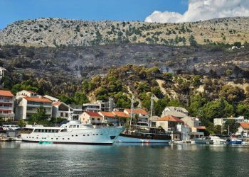 Slobodna Dalmacija – Nakon požara Kriljani ostali bez struje, brodari se iskazali divnom gestom: ‘Dođite se odmoriti, napunite mobitele…’