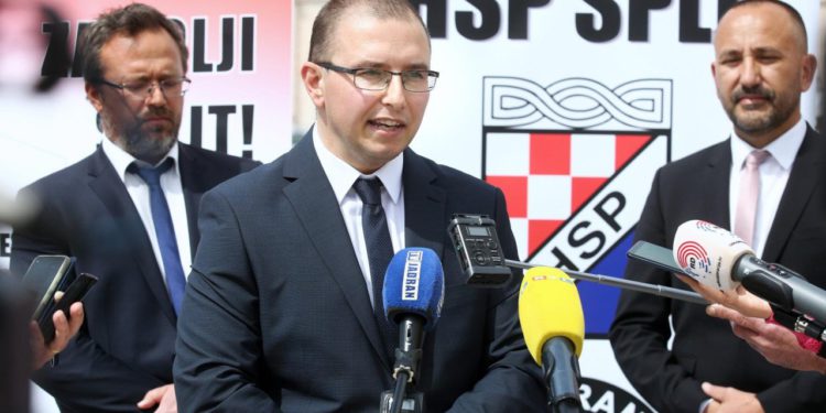 Slobodna Dalmacija – Nije ni ušao, već izlazi iz splitskog Gradskog vijeća?! Ruka ovog HSP-ovca Šuti je zlata vrijedila: ‘Manje je bitno…’