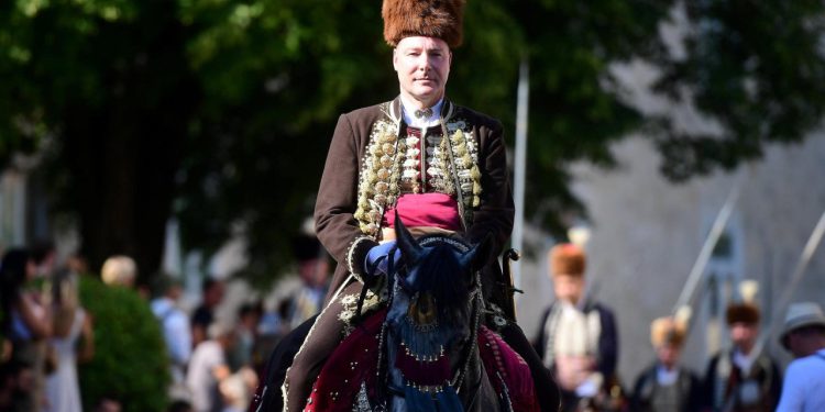 Slobodna Dalmacija – O govoru alkarskog vojvode se još priča: sjeli smo sa Šušnjarom, pretresli sve oko Alke, politike. Ovaj čovjek obećava!