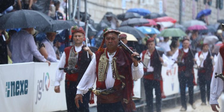 Slobodna Dalmacija – Odgođena zbog proloma: doznajemo kad će se održati Alka, poznat novi datum…