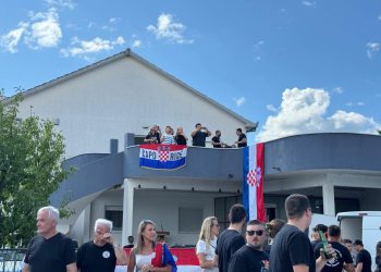 Slobodna Dalmacija – Oko hipodroma se stvorila dva ogromna reda