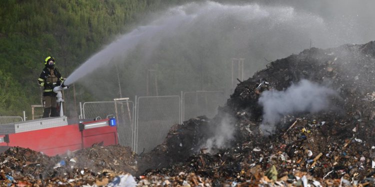 Slobodna Dalmacija – Oporba opet upozorava na ‘atomsku bombu’ na istoku Splita: ‘Hvala kleptomanijacima! Jeftino smo ga prodali…’