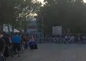 Slobodna Dalmacija – Osobe s invaliditetom smjestili na ‘posebno’ mjesto, nemaju ni hrane ni pića; čitatelji ogorčeni: ‘Ne daju nam izać!’