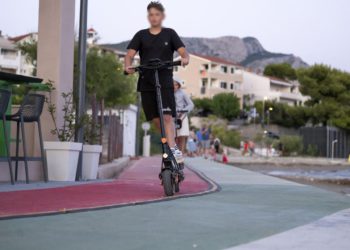 Slobodna Dalmacija – Ovako se to radi! Policajci oduzeli romobil djetetu, pa ‘opleli’ po roditeljima: ‘Podnosimo optužni prijedlog…’