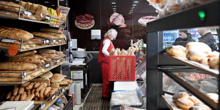 Slobodna Dalmacija – Ove nedjelje imat ćete gdje u spizu, ali ipak dva šoping centra neće raditi. Imamo popis trgovina za hitnu nabavku