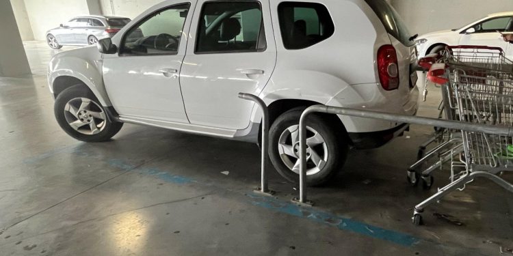 Slobodna Dalmacija – Ovo još niste vidjeli! Pogledajte gdje je netko ispred Konzuma na Braču parkirao auto. Bezobrazluk vulgaris, ili…?!