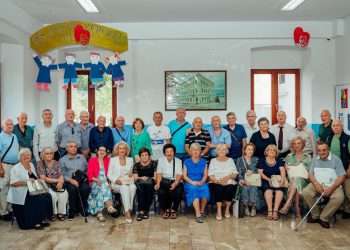 Slobodna Dalmacija – Ovo se u Imotskom ne događa svaki dan; legendarna ekipa obilježila 60 godina mature, ali tu ne staju: Bog će odlučiti…