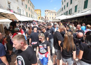 Slobodna Dalmacija – Ovo se u povijesti Sinja nije dogodilo! Pogledajte koliko su milijuna eura ‘okrenuli’ u jednom danu, sve zbog Thompsona