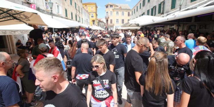 Slobodna Dalmacija – Ovo se u povijesti Sinja nije dogodilo! Pogledajte koliko su milijuna eura ‘okrenuli’ u jednom danu, sve zbog Thompsona