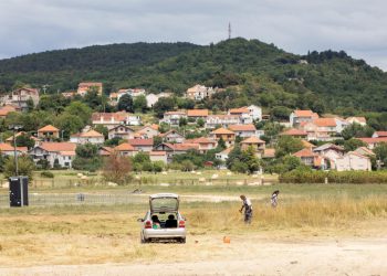 Slobodna Dalmacija – Pitanje koje muči sve Sinjane i goste: doznajemo detalje oko parkinga na Thompsonovom koncertu, kao i cijenu